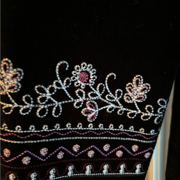 Ladies black embroidered jacket - Picture 7 of 7
